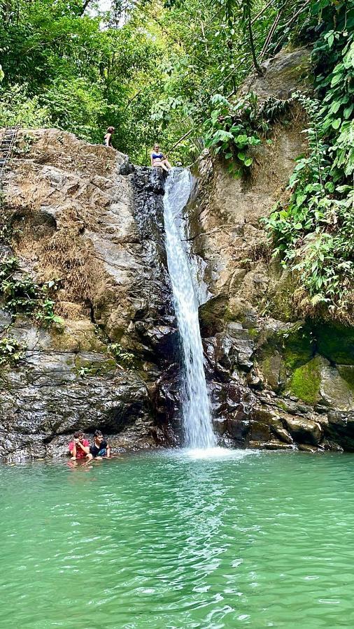 Cabinas Chazu #2 Quepos Eksteriør bilde
